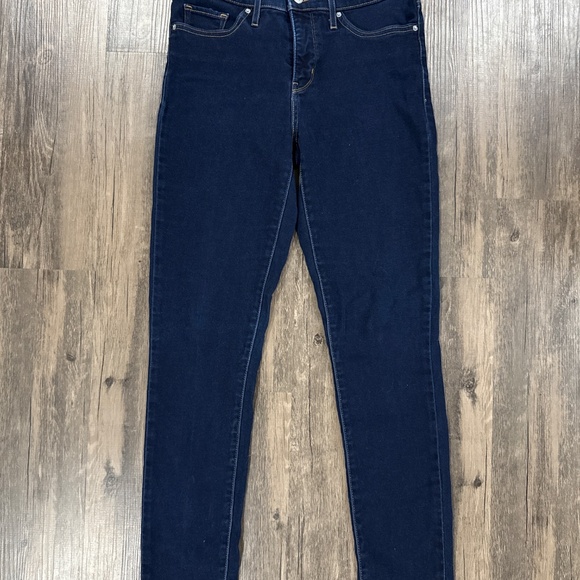 Women’s Levi skinny jeans - Picture 4 of 5